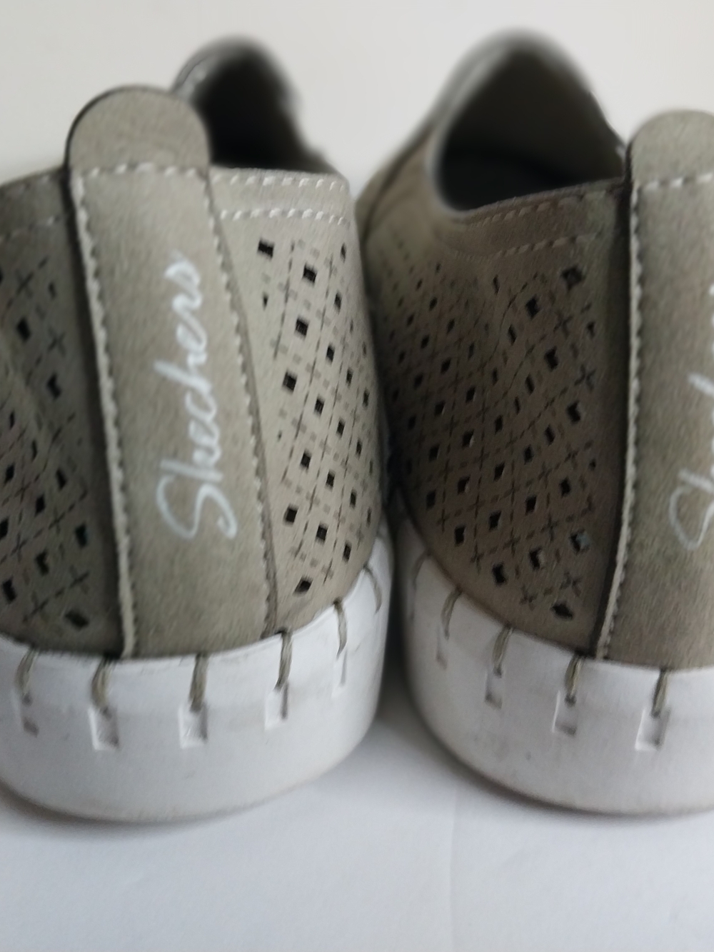 Skechers Size 8.5 Mory Foam Slip-On Perforated - Picture 6 of 8